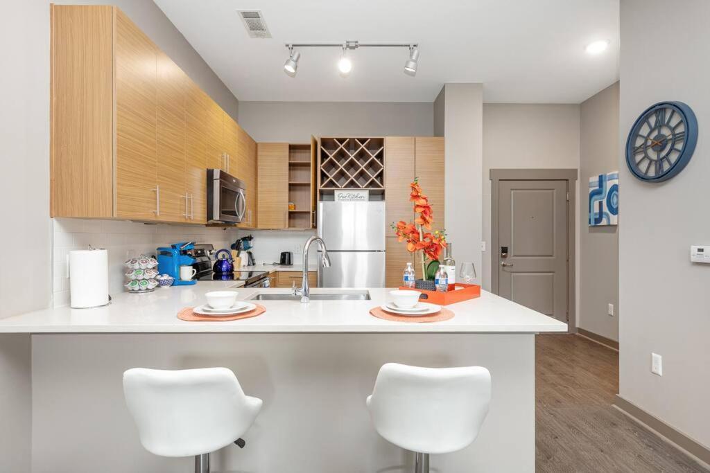 Apartamento Uptown Elegance Gym, Pool, Wine